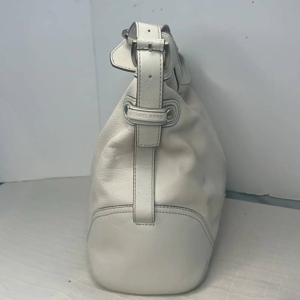 Large Michael Michael Kors  hobo in ivory pebbled leather.